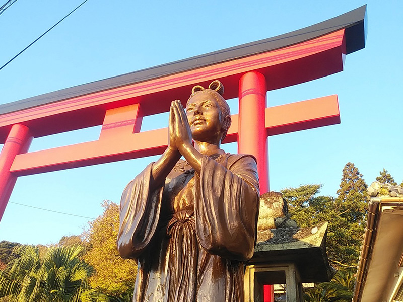 吾平津昆売命像